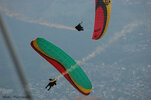 Acrobaties parapente : Superbe photo de Yves Pavillet qui illustre la (...)